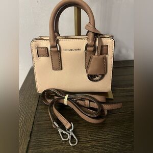 Michael kors crossbody mini bag